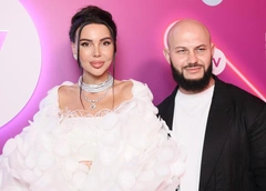 Ничего святого! Самойлова приехала на заседание по разводу с режиссером и съемочной группой — эпизод войдет в реалити