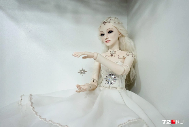 Какая принцесса! Эта шарнирная красотка — первая учебная кукла, ее мастерица сделала по мастер-классу | Источник: Илья Чикотин / 72.RU