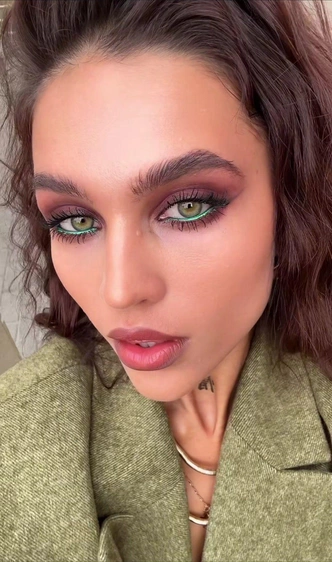 Бордо + оливковый: самый красивый дуэт ноября, который выглядит дорого Бордо + оливковый: самый красивый дуэт ноября, который выглядит дорого