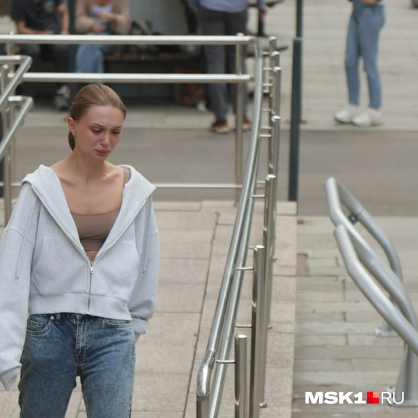 Выходя из суда, коллеги Трифонова не могли сдержать слез | Источник: Дмитрий Толстошеев / MSK1.RU