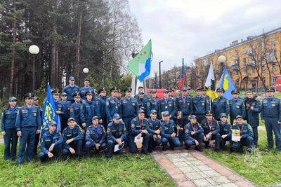 Пожарные преодолели 272 ступени в Трехгорном
