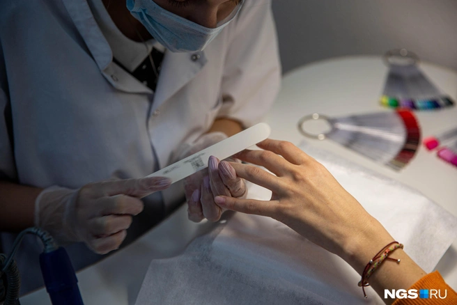 Планы могут поменяться, но маникюр при любом раскладе будет живее всех живых | Источник: Александр Ощепков / NGS.RU