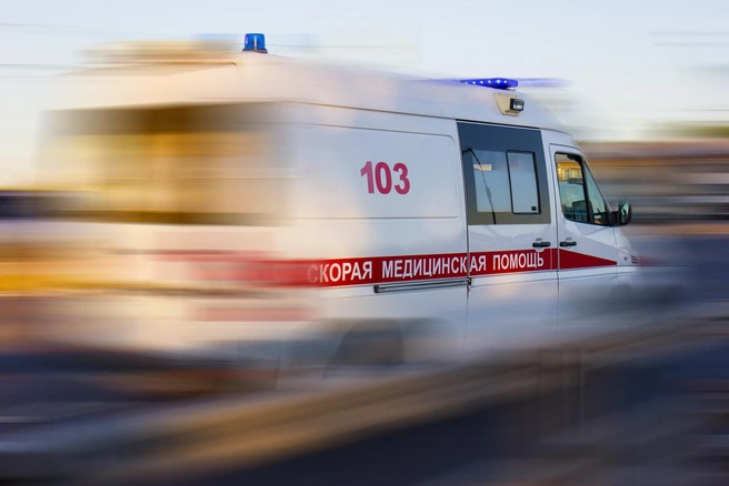 Семилетнюю девочку спасают после встречи с «Тойотой Чайзер» в центре Петербурга | Источник: maxim4e4ek / iStock