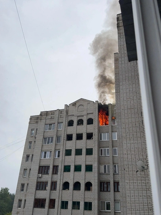 Вторая квартира семьи выгорела полностью. Председатель ТСЖ на Красноборской, 37 готова оказать поддержку семье | Источник: Юлия Михайлова / vk.com 