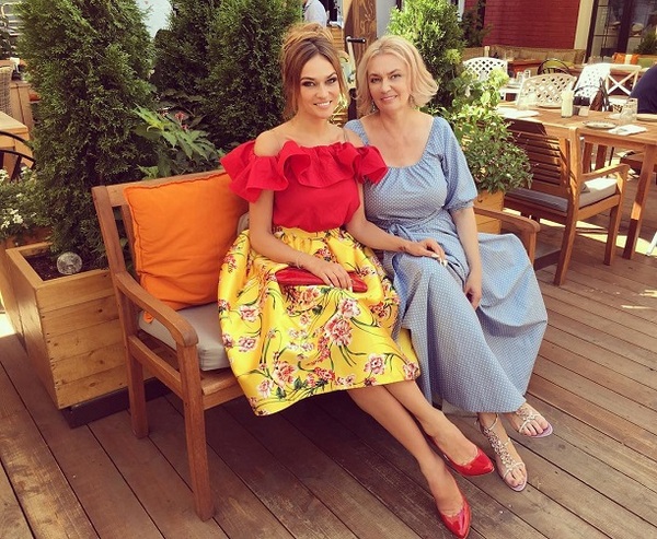 Алена Водонаева с матерью Ларисой