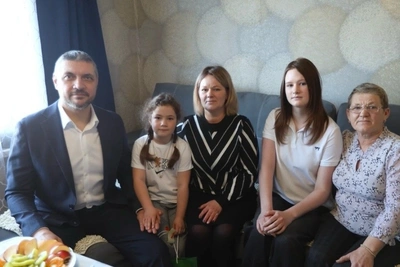 Губернатор Осипов навестил семьи участников СВО в Красном Чикое