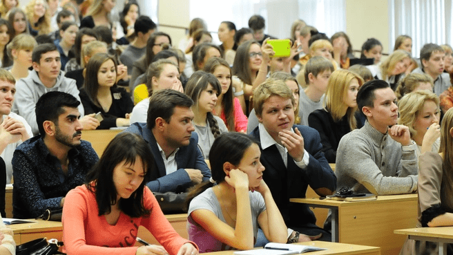 «Невозможно заставить любить страну». Минобрнауки хочет создать совет по патриотическому воспитанию в вузах