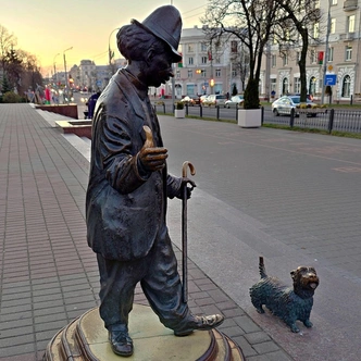 Памятник клоуну Карандашу и его собаке Кляксе в Гомеле | Источник: Ladislav Boháč via Legion Media 
