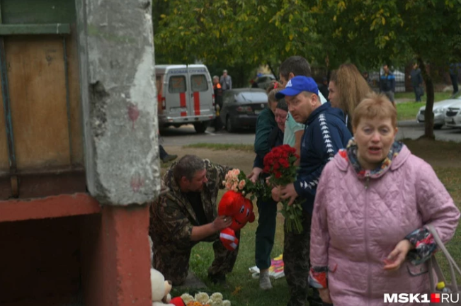 «Маша, Соня, домой!»: бабушка, потерявшая дочь и внучку, обезумела от горя на развалинах в Балашихе