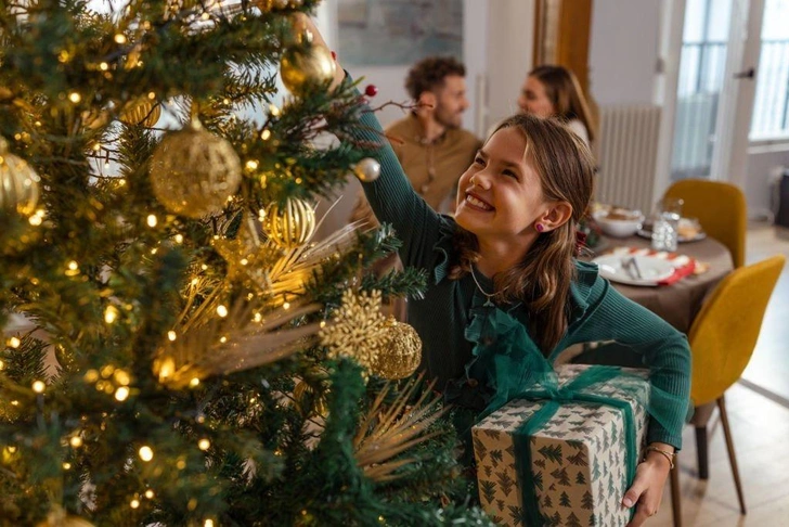 Новый год 2026: как украсить елку, чтобы порадовать Красную Огненную Лошадь 🐴 | parents.ru