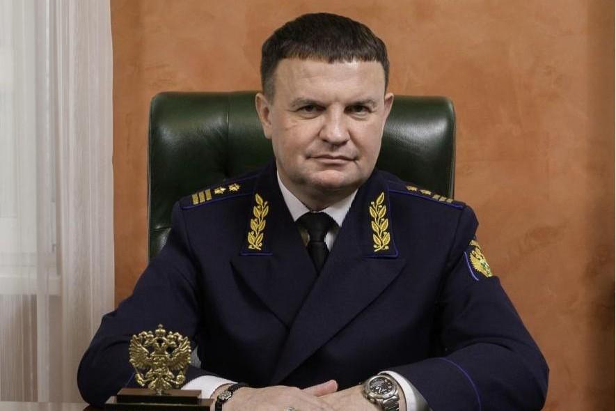 На лавочке в Екатеринбурге внезапно умер бывший глава Минприроды Прикамья — ему было 53 года