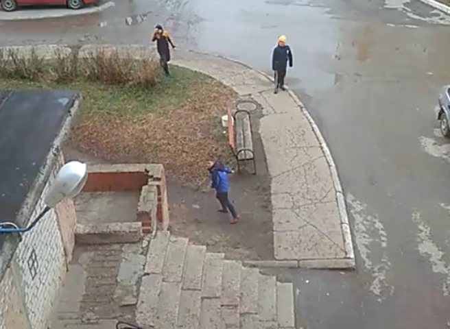 Полиция нашла подростков, закидавших пенсионерку камнями в Новомичуринске | 62.ru