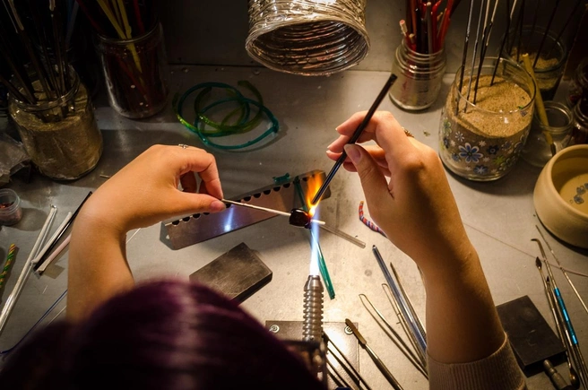 Так выглядит процесс плавления стекла на горелке | Источник: предоставлено Ксенией Цыганковой