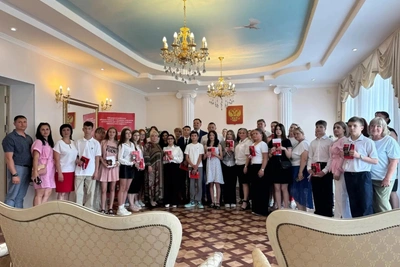 Вручение первых паспортов в Мичуринске