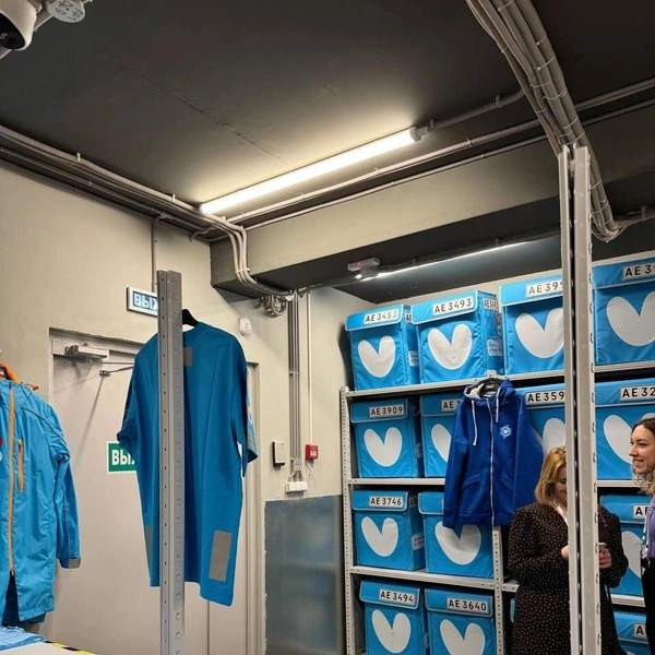 Голубые брендированные форма, рюкзаки и пакеты | Источник: Наталья Пальникова / 59.RU