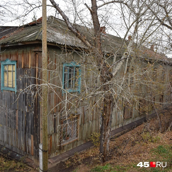 Это дом по улице Набережной, 15. Он стоял ближе всех к набережной | Источник: Юлия Король