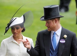 Агент 007 и девушка Бонда: Меган Маркл и принц Гарри приехали на день рождения Крис Дженнер