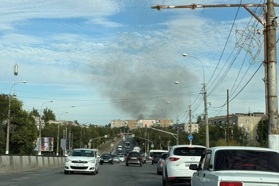 В Красноармейском районе Волгограда тушат пожар