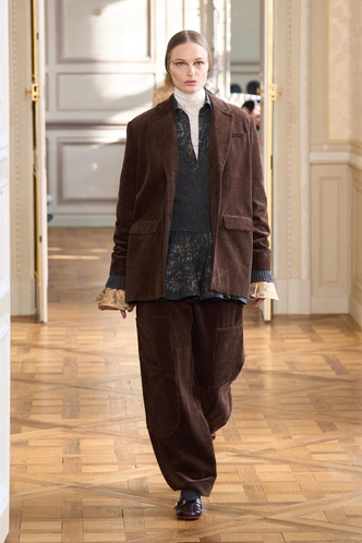 Идеальная база — брюки на осень-зиму 2025/26: лучшие модели у российских брендов Идеальная база — брюки на осень-зиму 2025/26: лучшие модели у российских брендов