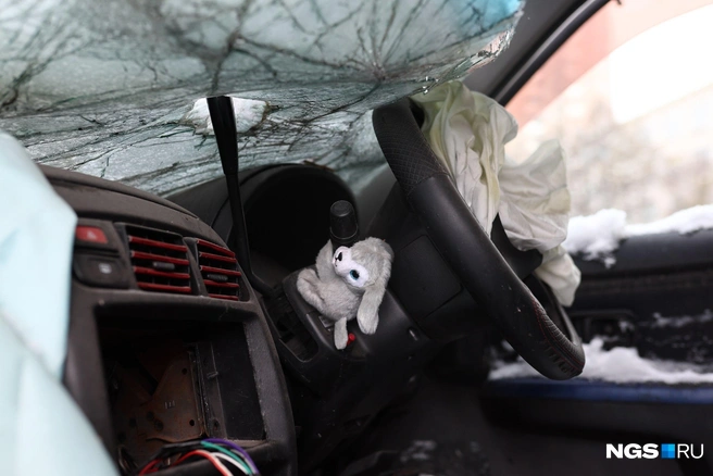 В салоне остались личные вещи | Источник: Александр Ощепков / NGS.RU
