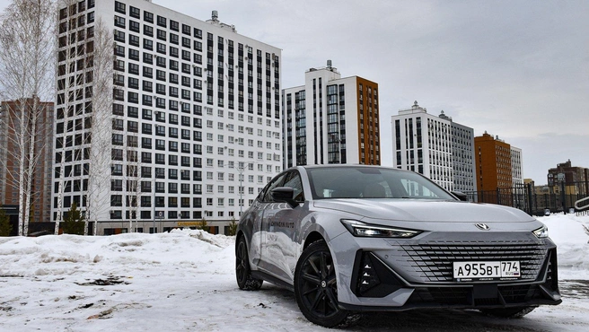 Лифтбэк Changan Uni-V теперь будет называться просто Uni-V. Но эмблемы на первых порах останутся прежними | Источник: Артем Краснов