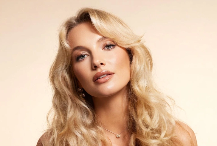 макияж губ, контур губ, контур губ карандашом, макияж губ карандашом, сделать контур губ, четкий контур губ | Источник: theDay/higgsfield 