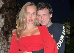 Павла Мамаева и его невесту задержали на таможне