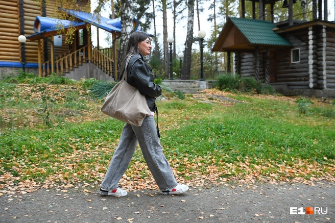 После работы онкологу редко удается отдохнуть: дома она анализирует работу и готовится к научным конференциям | Источник: Дмитрий Емельянов / E1.RU