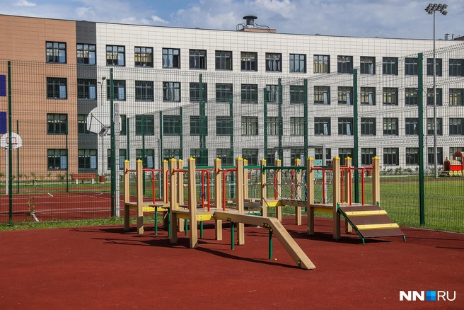 Власти Нижегородской области хотят вернуть доступ на школьные площадки во внеурочное время | Источник: Наталья Бурухина / NN.RU