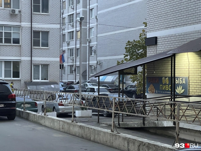 Заборы здесь повсюду | Источник: Екатерина Подымова / 93.RU