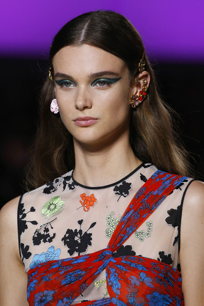 Бьюти-тренд: повторяем макияж от Versace