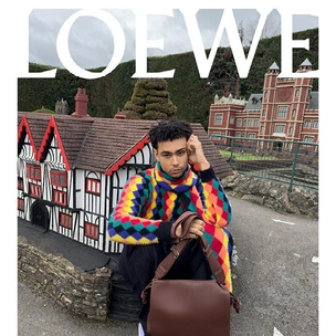 Большие звезды в маленьком мире: какой получилась новая кампания Loewe Pre-Fall 2024?