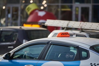 Нетрезвый пассажир угрожал убийством таксисту из-за цены поездки