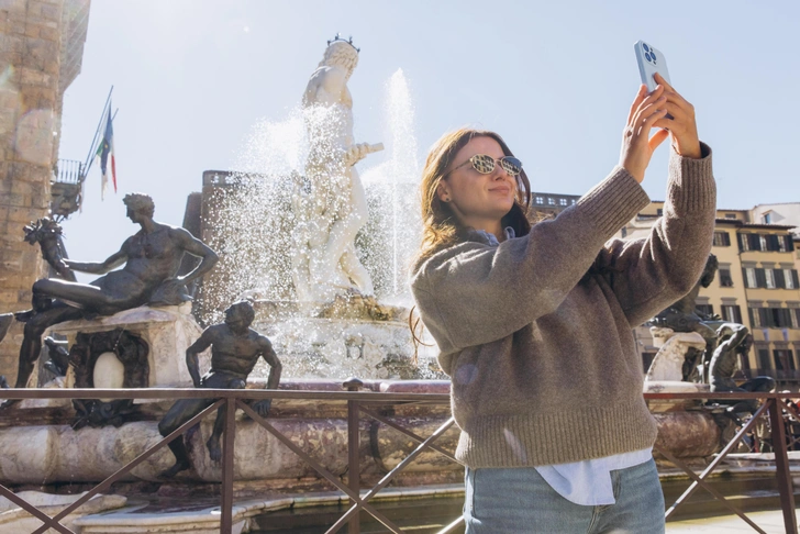Селфи за полмиллиона: туристка во Флоренции испортила исторический памятник
