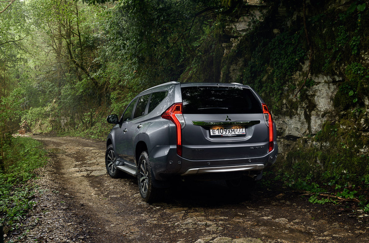 Теперь бензиновый: возвращение Mitsubishi Pajero Sport