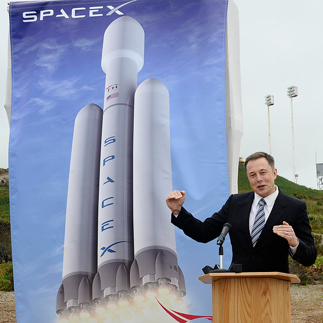 Илон Маск на пресс-конференции по SpaceX, 2011 г. | marieclaire.ru