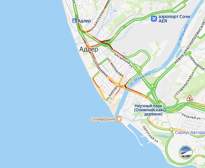 В Адлере автомобилистам приходится несладко | Источник: yandex.ru
