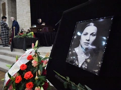 «Родная Ниночка, прости нас!»: на прощании с Руслановой пришедшие говорили о равнодушии врачей