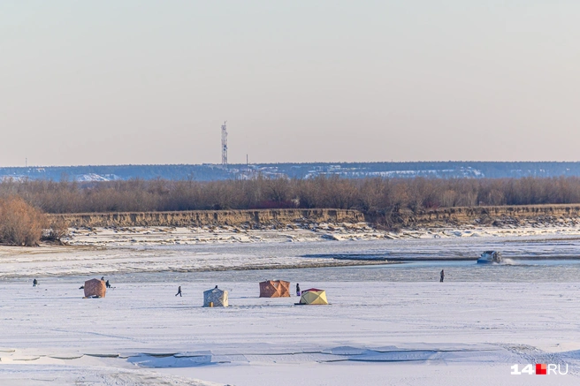 Рыбаки под Якутском | Источник: Олег Федоров / 14.RU