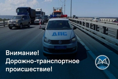 На дамбе в тумане столкнулись 18 автомобилей