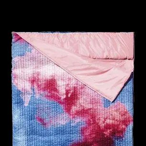 Спальный мешок с росписью, дизайн Дэвида Симса | Источник: Zara