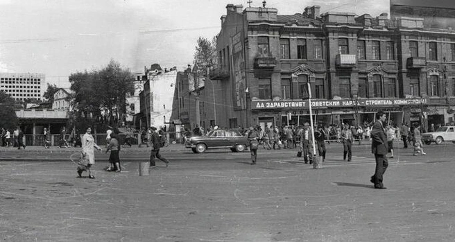 А так в 1977 году выглядела Светланская, тогда еще не было пристройки | Источник: Игорь Гладкий / Pastvu.com