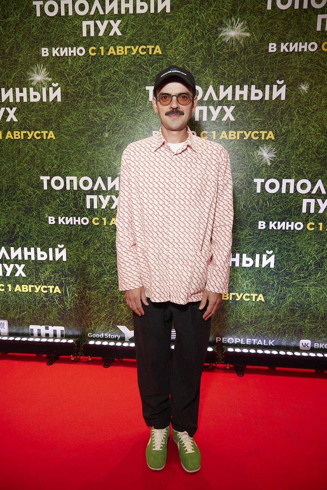 Тарасова пропустила красную дорожку, Лапенко застенчиво улыбался на премьере фильма «Тополиный пух»