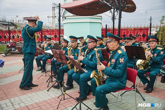 Военный оркестр тоже на месте | Источник: Александр Ощепков / NGS.RU