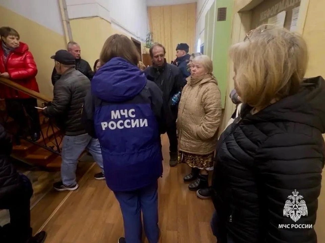 Эвакуированных жильцов разместили во временном пункте | Источник: МЧС Ярославской области / Max.ru
