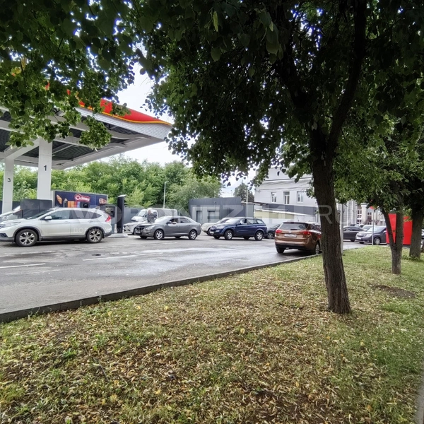 Водители заняли все свободные колонки | Источник: Андрей Пашинский / Voronezh1.ru