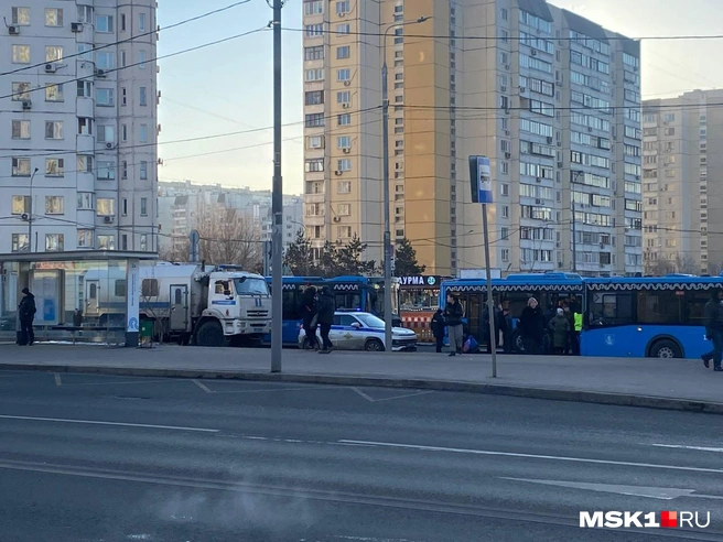 У станции метро «Братиславская» проходит рейд по безбилетникам | Источник: читательница MSK1.RU