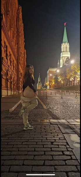 Порноактриса Рита Фокс спустила штаны на фоне Кремля и отправилась в камеру