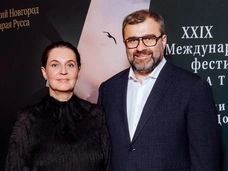 Пореченков с женой, яркая Судзиловская в мини, Хлынина порознь с бойфрендом Волковым: открытие фестиваля Достоевского