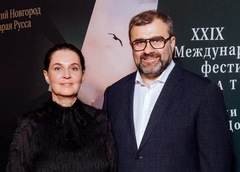 Пореченков с женой, яркая Судзиловская в мини, Хлынина порознь с бойфрендом Волковым: открытие фестиваля Достоевского